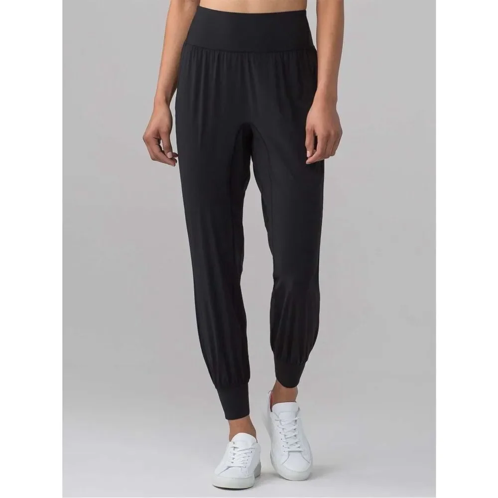 Lululemon Women's Sun Setter Jogger Pants in Black Size 4
